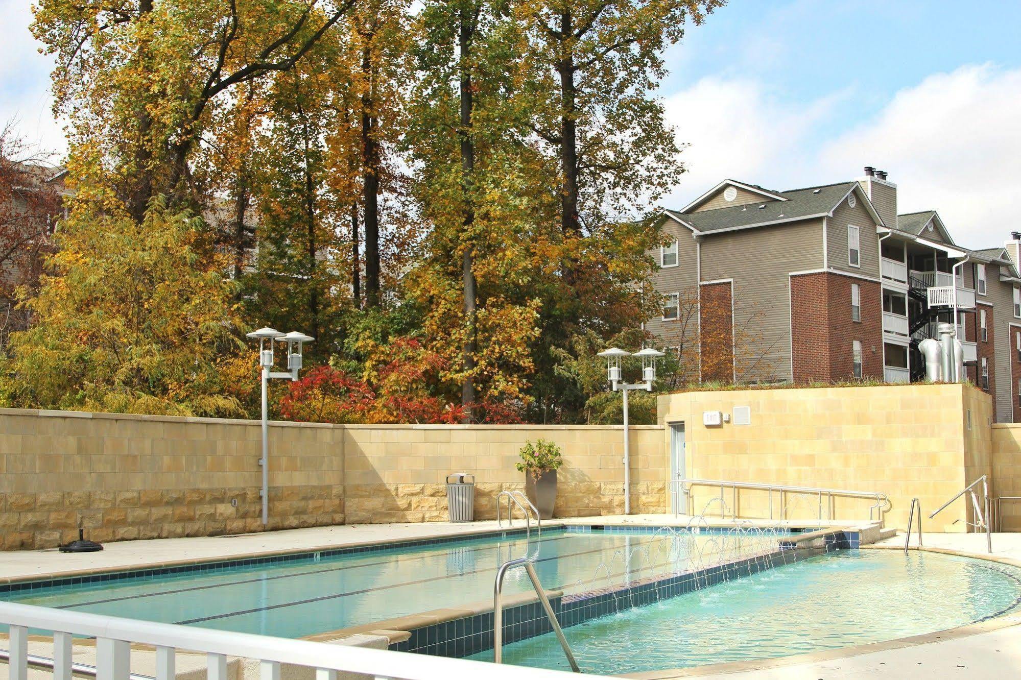 Weichert Suites At The Ovation McLean Exterior photo